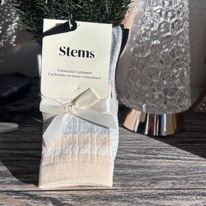 stem 2pk Cashmere Blend Socks in Cream and White